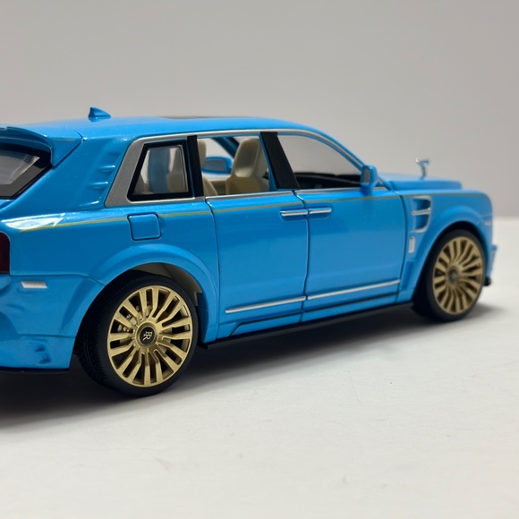 1:24 Rolls-Royce Cullinan Mansory Diecast LED HEADLIGHT & TAILLIGHT Blue… - Picture 4 of 9